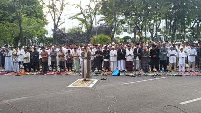 Ribuan Warga Muhammadiyah Salat Idulfitri 1447 Hijriyah di Tugu Pahlawan Surabaya