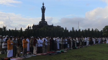Usai Nyepi, Ribuan Umat Muslim Muhammadiyah di Denpasar Gelar Salat Ied di Lapangan Renon