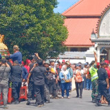 Tradisi Grebeg Syawal Keraton Yogyakarta, Ribuan Warga Rebutan Gunungan  Ngalap  Berkah Lebaran