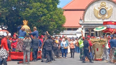 Tradisi Grebeg Syawal Keraton Yogyakarta, Ribuan Warga Rebutan Gunungan 'Ngalap' Berkah Lebaran