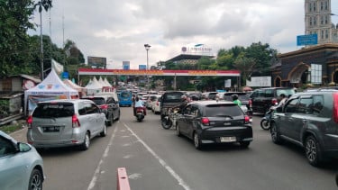 Satlantas Polres Bogor Dibantu Brimob Amankan Jalur Puncak Saat Lebaran