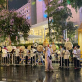 Meski Diguyur Hujan, Warga Ramaikan Malam Takbiran di Bundaran HI