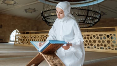 Besok Lebaran, Boleh atau Tidak Perempuan Menjadi Khatib Khutbah Shalat Idul Fitri? Begini Jawaban Buya Yahya