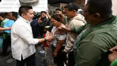 Gubernur Sumut dan Seskab RI Bagikan 2.500 Bingkisan Presiden di malam Idul Fitri
