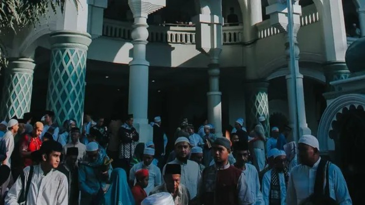 Memangnya Harus Lewat Jalan Berbeda saat Pulang Shalat Idul Fitri? Kata Ustaz Adi Hidayat Berkaitan Sunnah
            - galeri foto