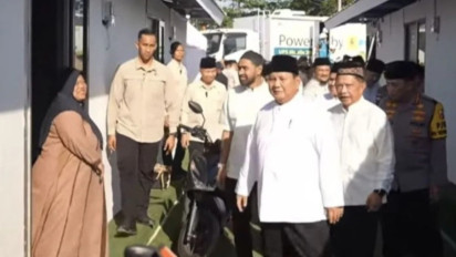 Prabowo Cek Huntara Korban Bencana di Aceh Tamiang Usai Shalat Id