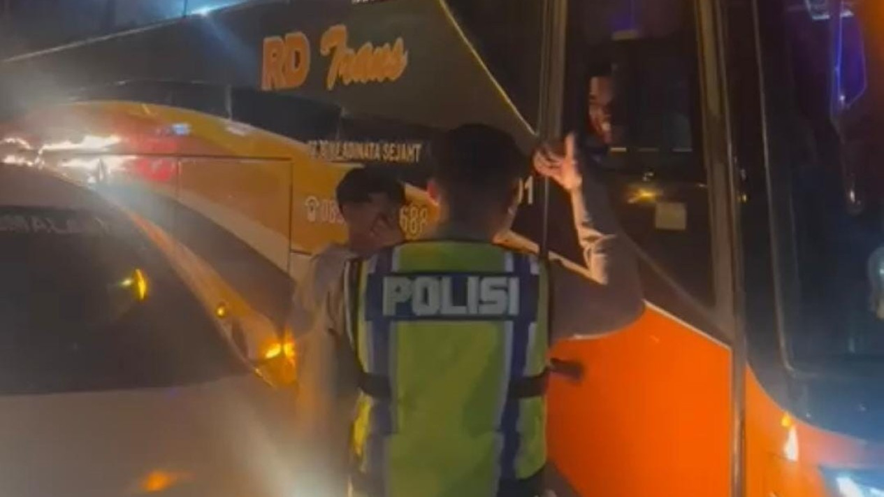 Tas Pemudik Tertinggal di Bus, Polisi di Pemalang Kejar Bus hingga Beda Kota
            - galeri foto