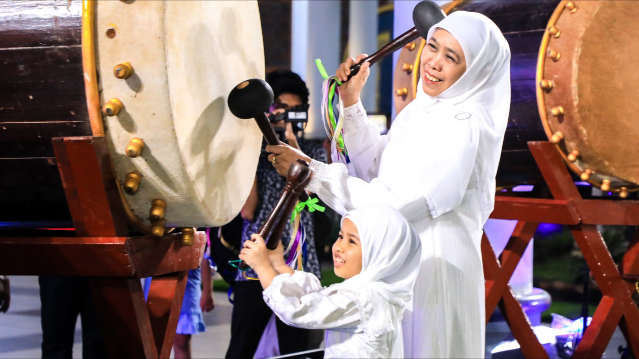 Semarak Takbir dan Parade Bedug, Gubernur Khofifah Ajak Syukuri Kemenangan Idul Fitri
            - galeri foto