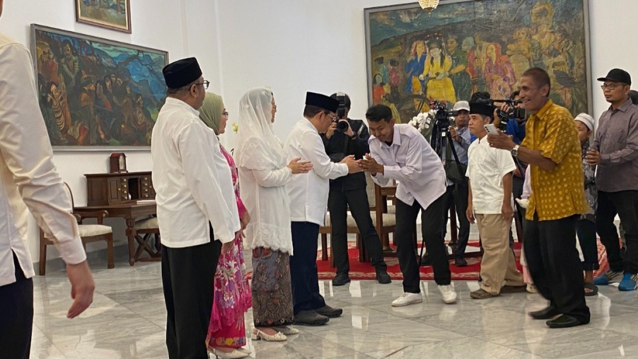 Hadiri Open House di Balai Kota Jakarta, Warga Akui Tak Dapat Sampaikan Aspirasi ke Pramono Anung
            - galeri foto