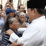 Rela Antre Demi Temui Presiden Prabowo dalam Open House Lebaran, Begini Momen Haru Campur Bagaia di Istana