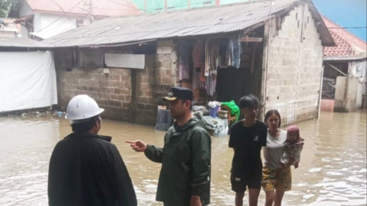 Hujan Deras Guyur Jakarta, Jagakarsa dan Jalan Raya Bogor Terendam Banjir Sabtu Malam
            - galeri foto