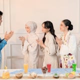 Cara Menghindari Salaman Lawan Jenis saat Lebaran, Tetap Sopan dan Hindari Permusuhan