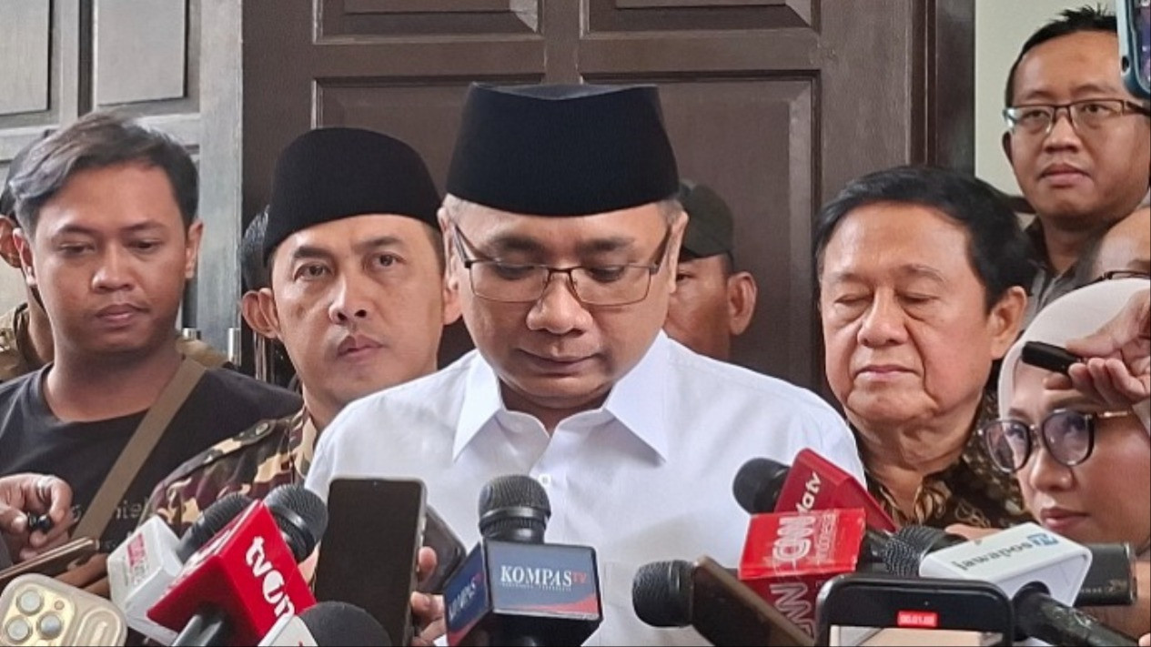 Mantan Menteri Agama Yaqut Dijadikan Tahanan Rumah karena Alasan ini
            - galeri foto