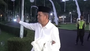KDM Emosi Sampai Minta Pegawai Pramusaji di Kantor Dinasnya Keluar dari Pekerjaanya: Capek Apa?