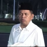 Lagi Asik Bagi-bagi Uang, Dedi Mulyadi Mendadak Semprot Pramusaji: Ini Gedung Pakuan, Enggak Boleh Punya Jiwa Miskin