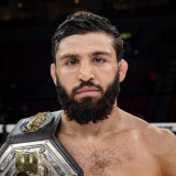 Tak Kunjung Bertarung, Arman Tsarukyan Tawarkan Diri “Selamatkan” Kelas Bulu UFC, Bidik Sabuk Alexander Volkanovski