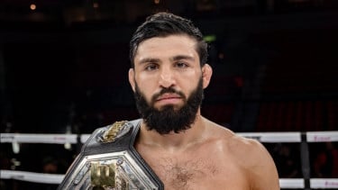 Tak Kunjung Bertarung, Arman Tsarukyan Tawarkan Diri “Selamatkan” Kelas Bulu UFC, Bidik Sabuk Alexander Volkanovski