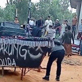 Viral! Warga Kepung Polisi Saat Grebek Tempat Petasan di Pamekasan