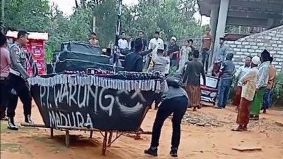 Viral! Warga Kepung Polisi Saat Grebek Tempat Petasan di Pamekasan