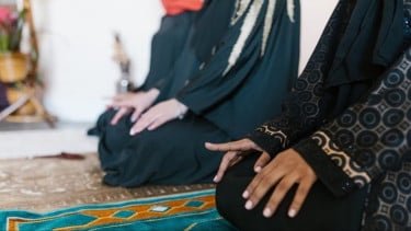 Model Sajadah Begini yang Merusak Pahala Shalat Berjamaah