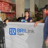 Perkuat Ekonomi Kerakyatan, BRILink Agen "Rieche Endah" Bantu Permudah Transaksi Perbankan Warga hingga Ciptakan Peluang Usaha di Sumbawa