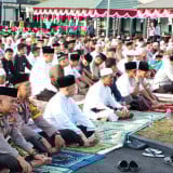 Memakai Peci saat Shalat bagi Laki-laki, Apakah Wajib?