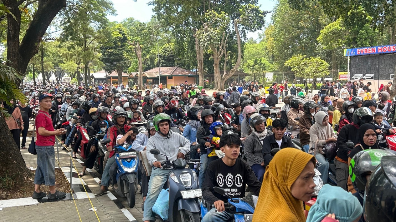 Antisipasi Ledakan Pengunjung, Ragunan Siapkan 27 Titik Parkir Tampung 25.500 Kendaraan
            - galeri foto
