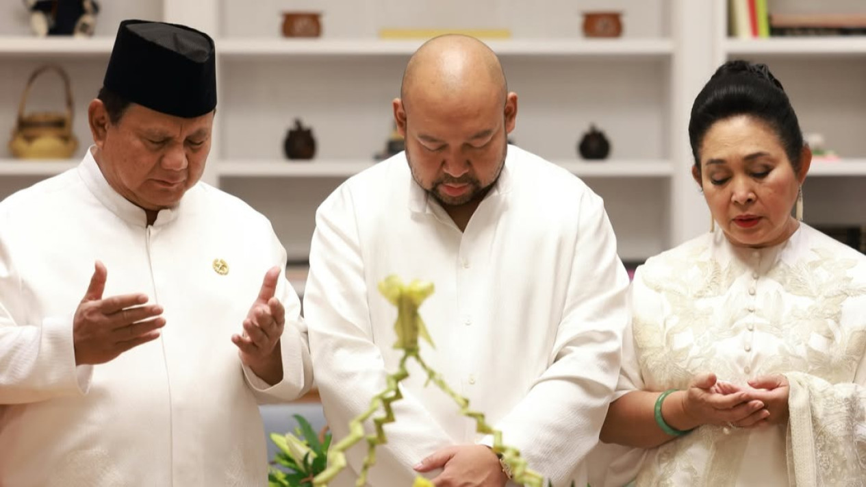 Momen Hangat Prabowo Rayakan Idulfitri Bersama Didit Hediprasetyo yang Juga Berulang Tahun ke-42
            - galeri foto