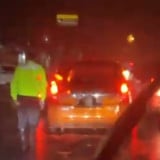Rela Hujan-hujanan Cari Peyebab Macet Parah, Kasat Lantas Polresta Bandung Jalan Kaki 1 KM di Jalur Mudik Nagreg