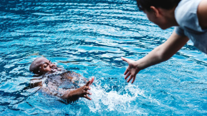 Detik-Detik Mencekam di Pantai Karangpapak, 4 Wisatawan Terseret Ombak Berhasil Diselamatkan
