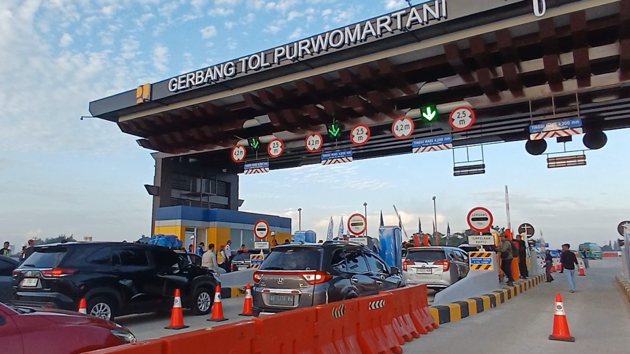 Antisipasi Lonjakan Arus Balik, GT Purwomartani Sleman Beroperasi Fungsional Hingga Jam 8 Malam
            - galeri foto