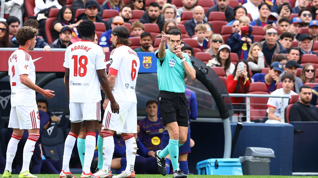 Tercium Masuk Zona Degradasi, Sevilla Tak Pandang Bulu Pecat Pelatih Matias Almeyda
            - galeri foto