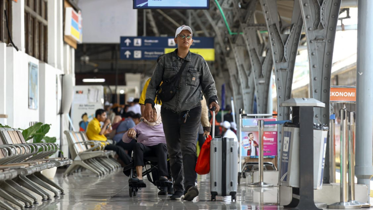 Arus Balik Padat Merayap, Penumpang Kereta Menuju Jakarta Tembus 52 Ribu per Hari
            - galeri foto