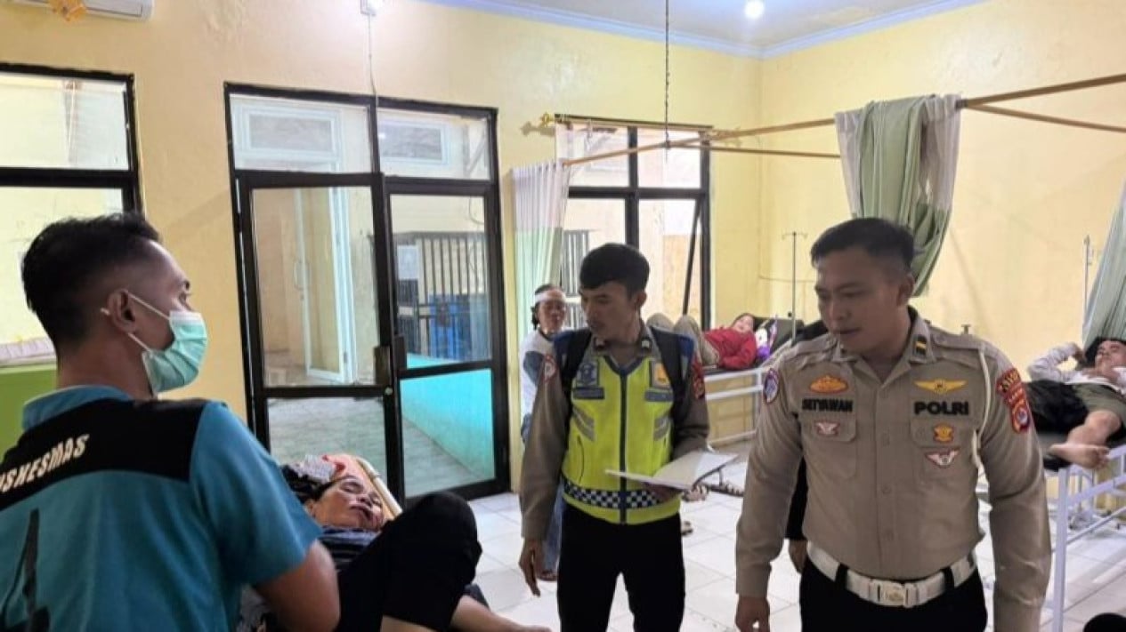 Bus Wisatawan Asal Bekasi Kecelakaan di Lebak saat menuju Pantai Sawarna, 21 Orang Dilarikan ke Rumah Sakit
            - galeri foto