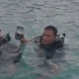 Ponsel Wisatawan Jatuh ke Laut di Dermaga Pulau Pari, Polisi Berhasil Temukan