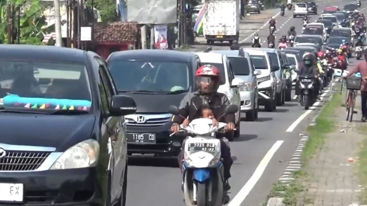 Arus Balik Lebaran 2026 di Jombang Mulai Padat, Polisi Hindari Contraflow
            - galeri foto