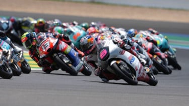 Hasil Moto3 Hungaria 2026: Veda Ega Pratama Terseok di Posisi Buncit, Maximo Quiles Juara