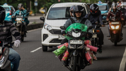 Berita Foto: Arus Balik Motor Mulai Padati Kalimalang, Lalu Lintas Ramai Lancar