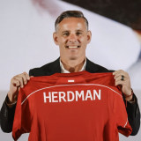 Full Senyum atau Tekanan? Debut John Herdman dan Comeback Elkan Baggott Jadi Sorotan