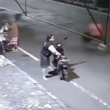 Detik-detik Kecelakaan Maut Taksi Online Hantam Pedagang Sayur dan Pembelinya di Sidoarjo hingga Tewas di Tempat