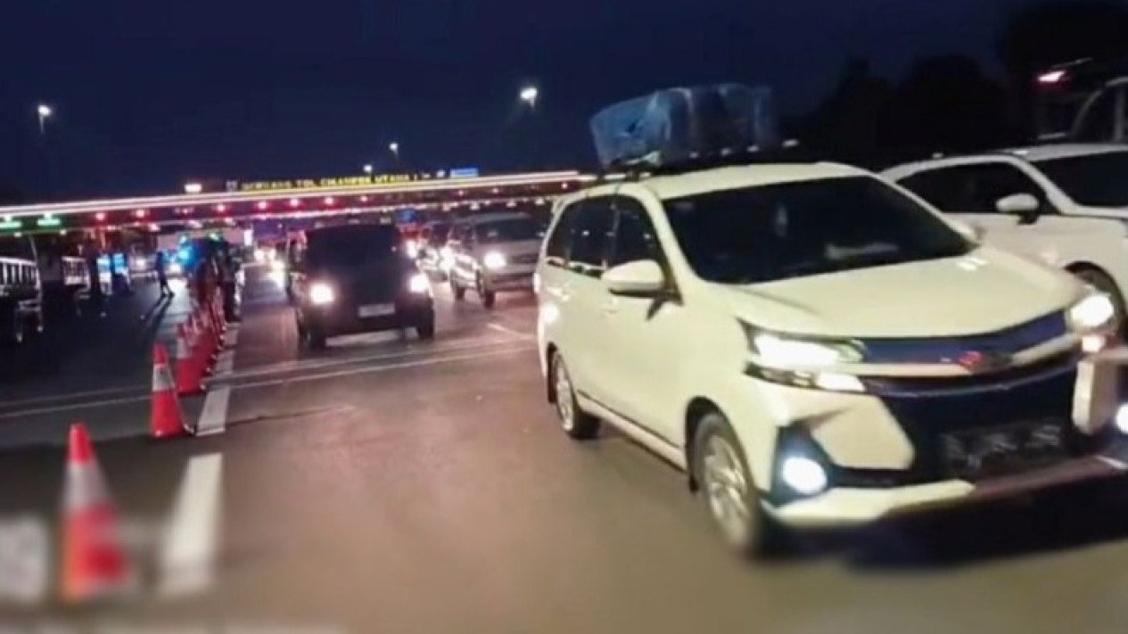 Jasa Marga Ingatkan Aturan Main di Jalur Contraflow: Kecepatan Maksimal 40 Km/Jam
            - galeri foto