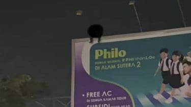 Broken Home dan Ayahnya Meninggal Dunia, Pria di Tangerang Nekat Panjat Papan Reklame Diduga Hendak Bunuh Diri