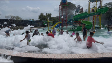 Ada Mandi Busa, Tirta Wisata Jombang Diserbu Wisatawan Saat Libur Lebaran 2026