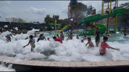 Ada Mandi Busa, Tirta Wisata Jombang Diserbu Wisatawan Saat Libur Lebaran 2026