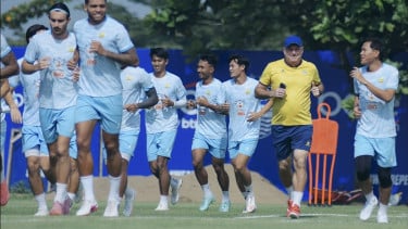 Pelatih Persib Kedapatan Kunjungi John Herdman? Ini Alasan Bojan Hodak ke Hotel Timnas Indonesia Tinggal