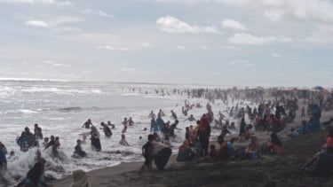 Aksi Sigap Satpol PP DIY: 6 Wisatawan Terselamatkan dari Ganasnya Arus Pantai Selatan Selama Libur Lebaran