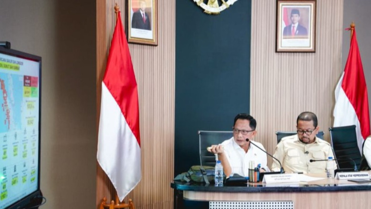 Mendagri Tito Karnavian: Pengungsi Bencana Sumatera Barat Sudah Tinggalkan Tenda Per 24 Maret
            - galeri foto