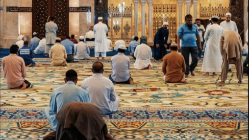Ternyata ini Alasan Orang Rajin Ibadah tapi Berperilaku Buruk, Kata ...