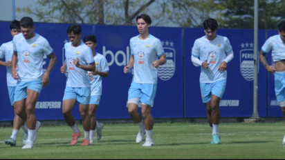 Persib Bandung Tancap Gas Menuju Jalur Juara, Bojan Hodak Beri Peringatan Keras Jelang Laga Tandang Kontra Semen Padang
