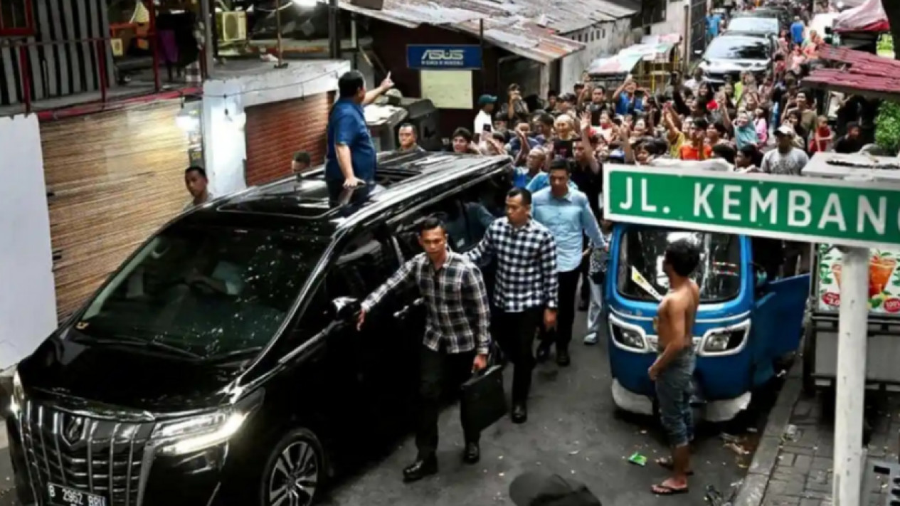 Detik-detik Publik Dikejutkan dengan Presiden Prabowo yang Menyamar di Senen
            - galeri foto